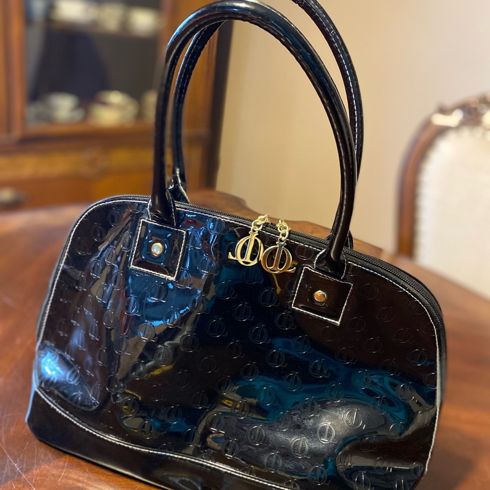 Chic Black Designer Shoulder Bag - Picture 4 of 10